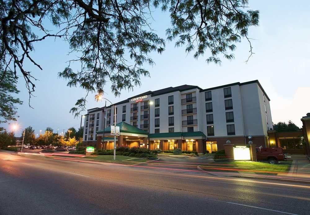 Courtyard By Marriott Bloomington Hotell Exteriör bild