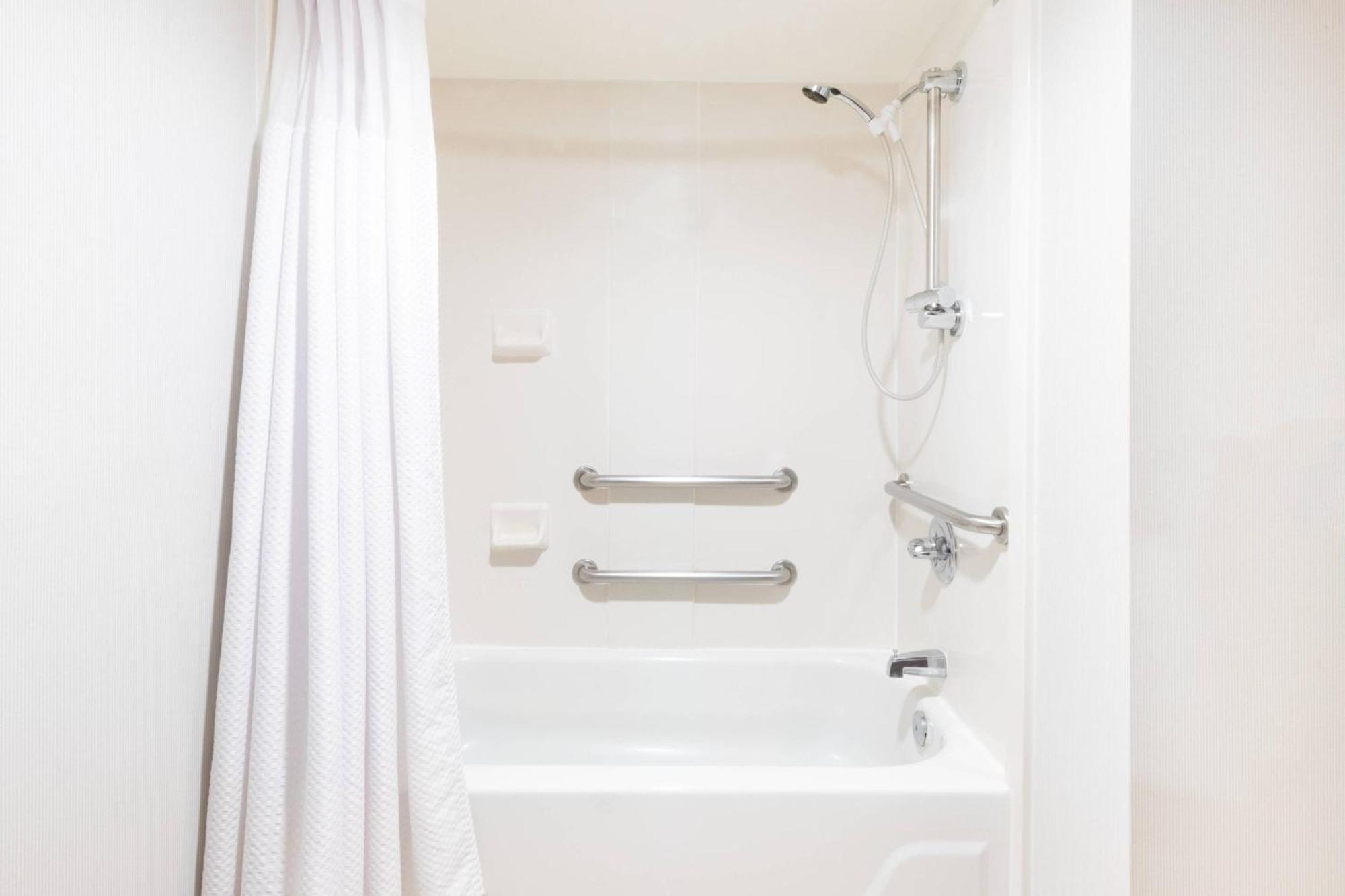 Courtyard By Marriott Bloomington Hotell Exteriör bild