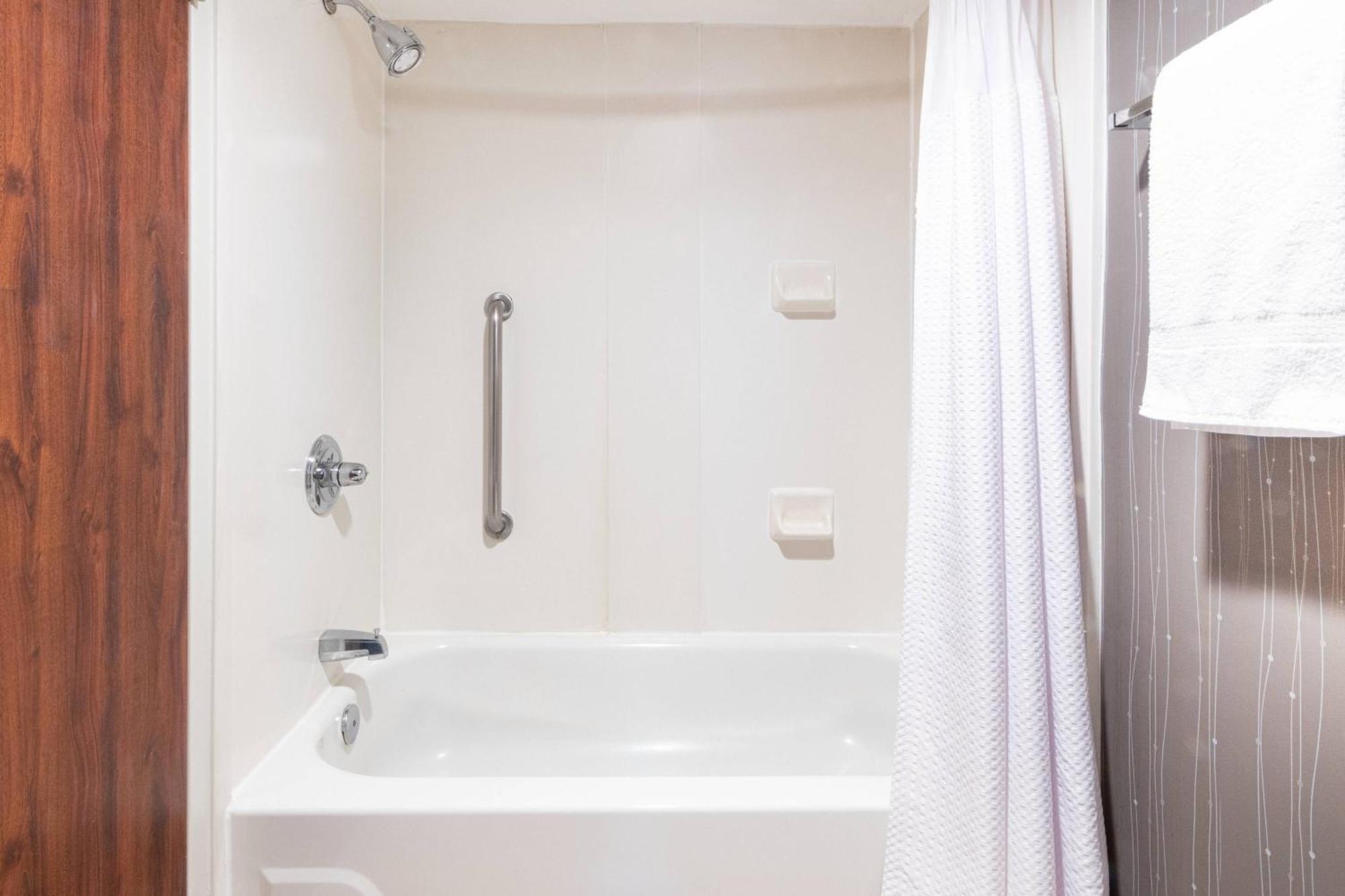 Courtyard By Marriott Bloomington Hotell Exteriör bild