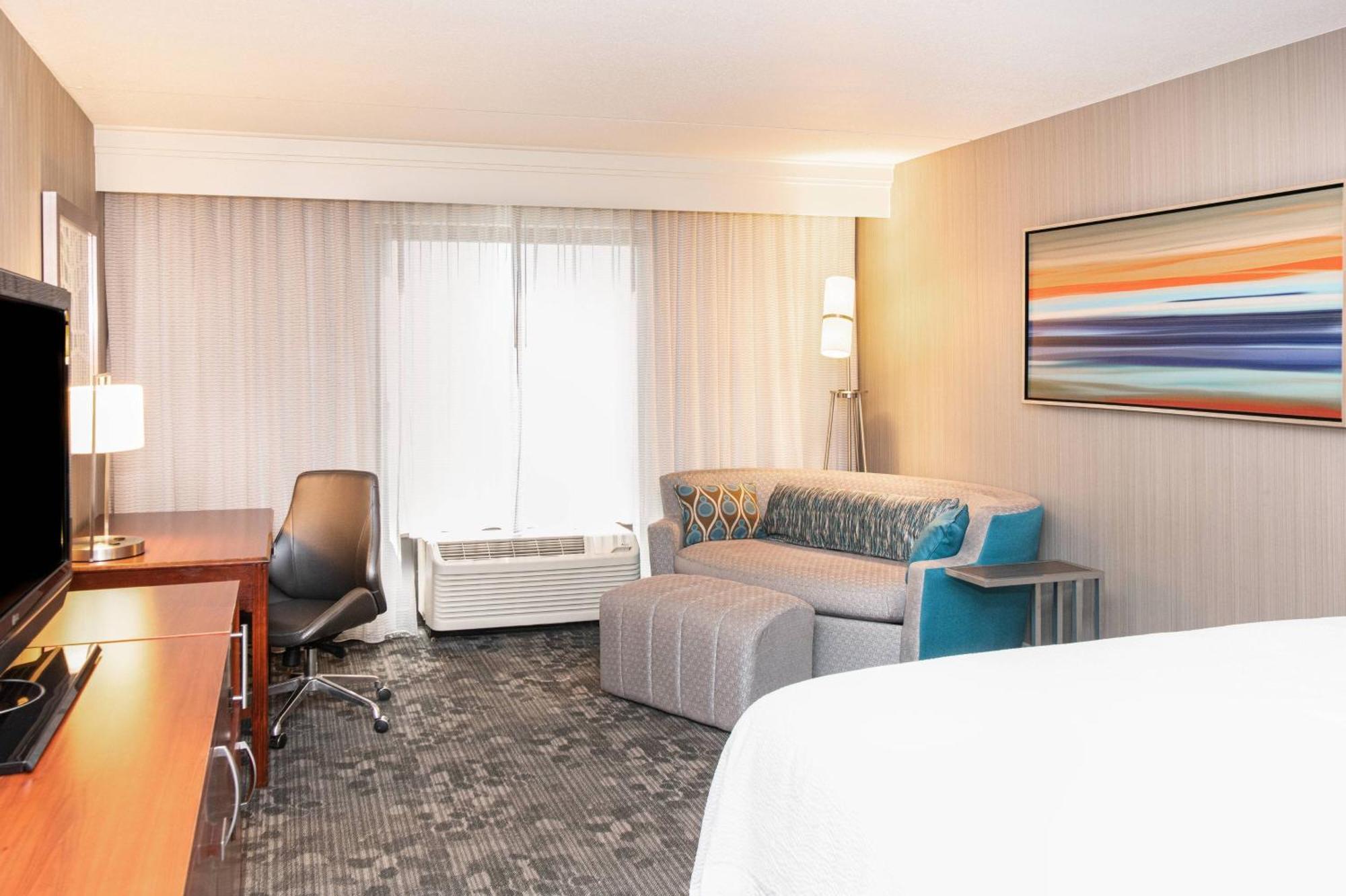Courtyard By Marriott Bloomington Hotell Exteriör bild