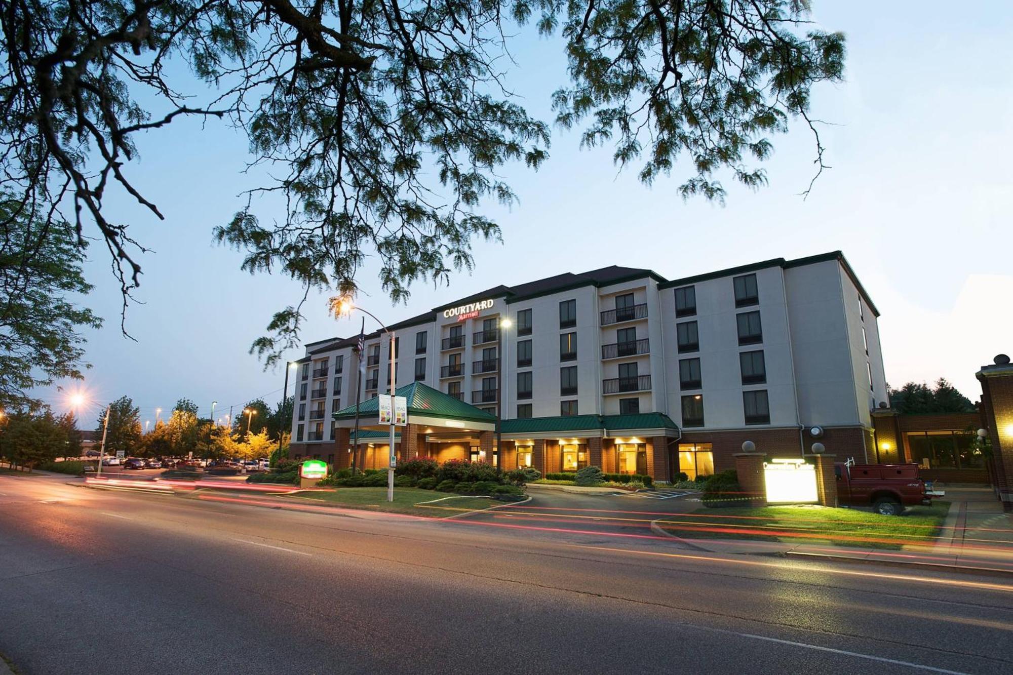 Courtyard By Marriott Bloomington Hotell Exteriör bild