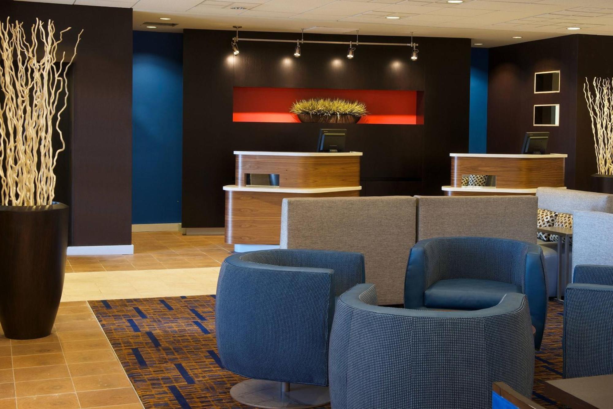 Courtyard By Marriott Bloomington Hotell Exteriör bild