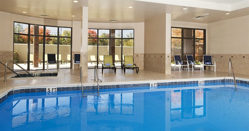 Courtyard By Marriott Bloomington Hotell Exteriör bild