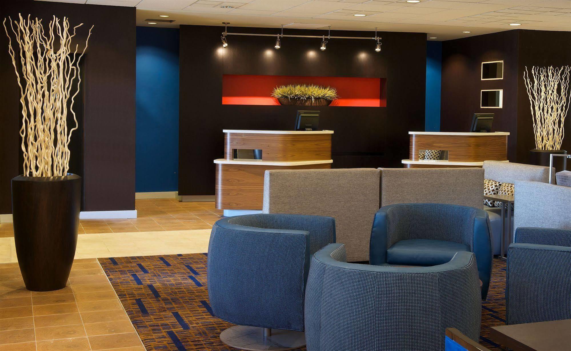 Courtyard By Marriott Bloomington Hotell Exteriör bild